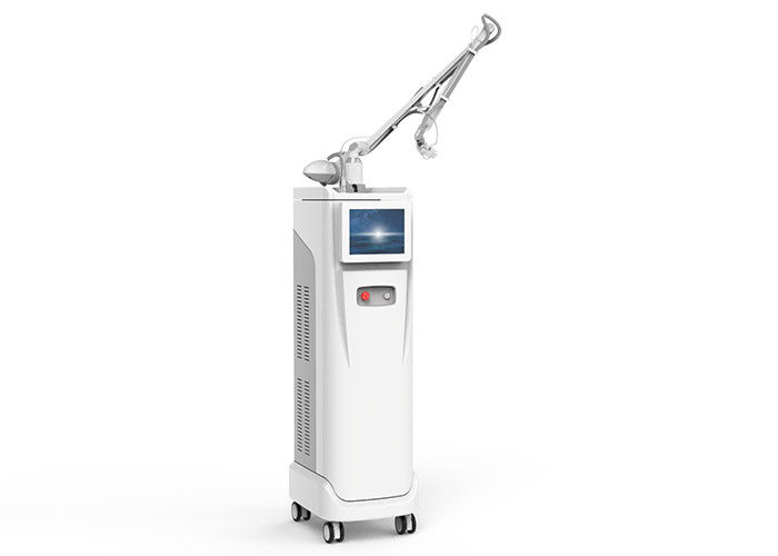 3'ü 1 Arada RF Fraksiyonel CO2 Lazer Radyo Frekansı 10600nm AC 220V / 110V 10A